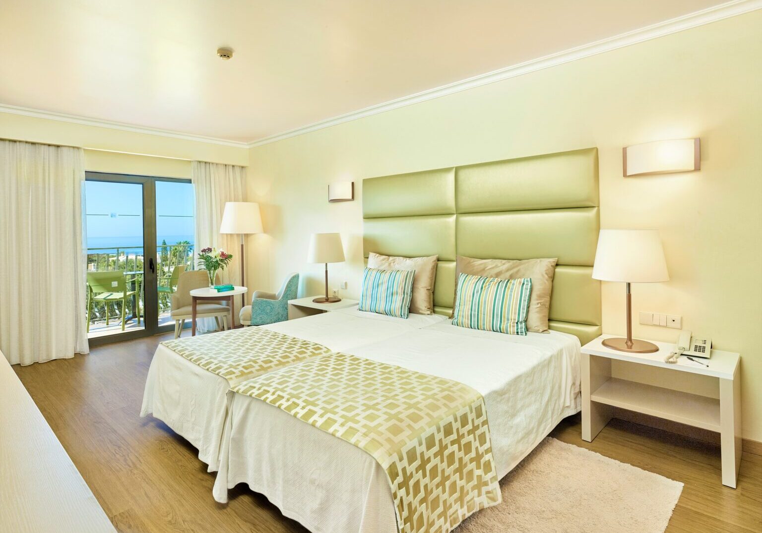 Rooms - Twin Deluxe Sea View 1